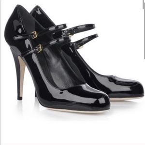 MIU MIU•BLACK PATENT LEATHER MARY JANE PUMP Heels